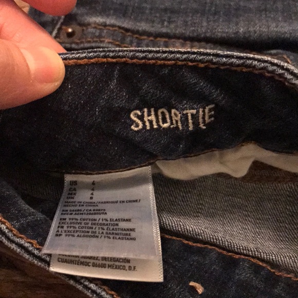 American Eagle “shortie”  jean shorts size 4 - Picture 3 of 4